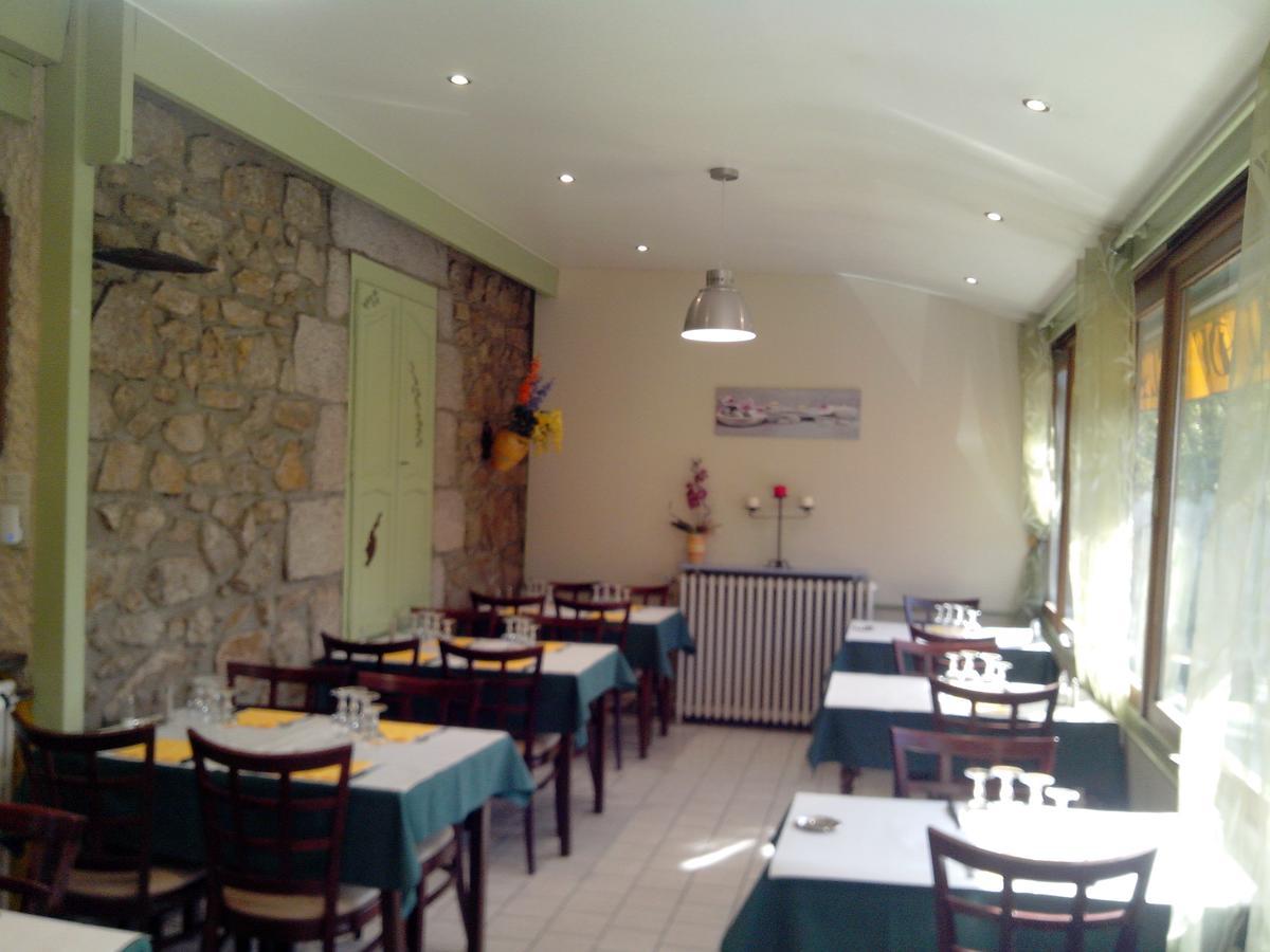 Hotel Restaurant Du Velay Le Chambon-sur-Lignon Extérieur photo