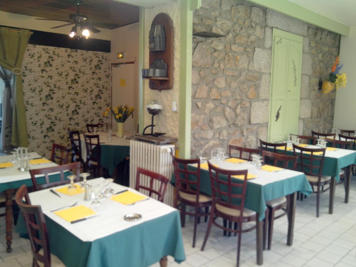 Hotel Restaurant Du Velay Le Chambon-sur-Lignon Extérieur photo